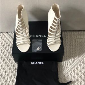 Beautiful Chanel ivory lambskin sandals size 10